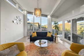 Stunning Views Uptown Home with Hot Tub Gym and Fire pit